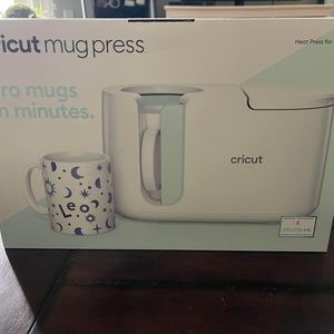 Cricut Mug Press & 4 Stackable Mugs
